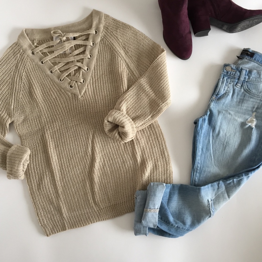 ❗️One Left❗️NWT Lace V- Neck Sweater - Picture 8 of 8